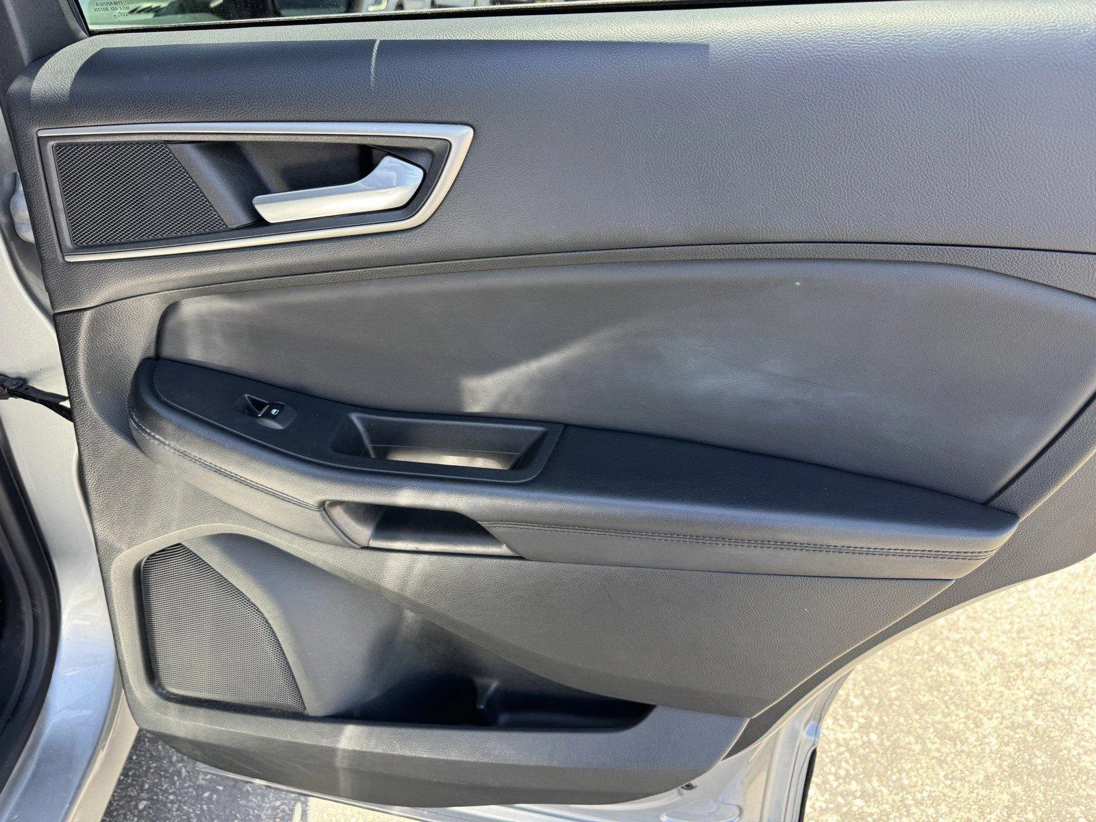 Used 2023  Ford SEL image 11