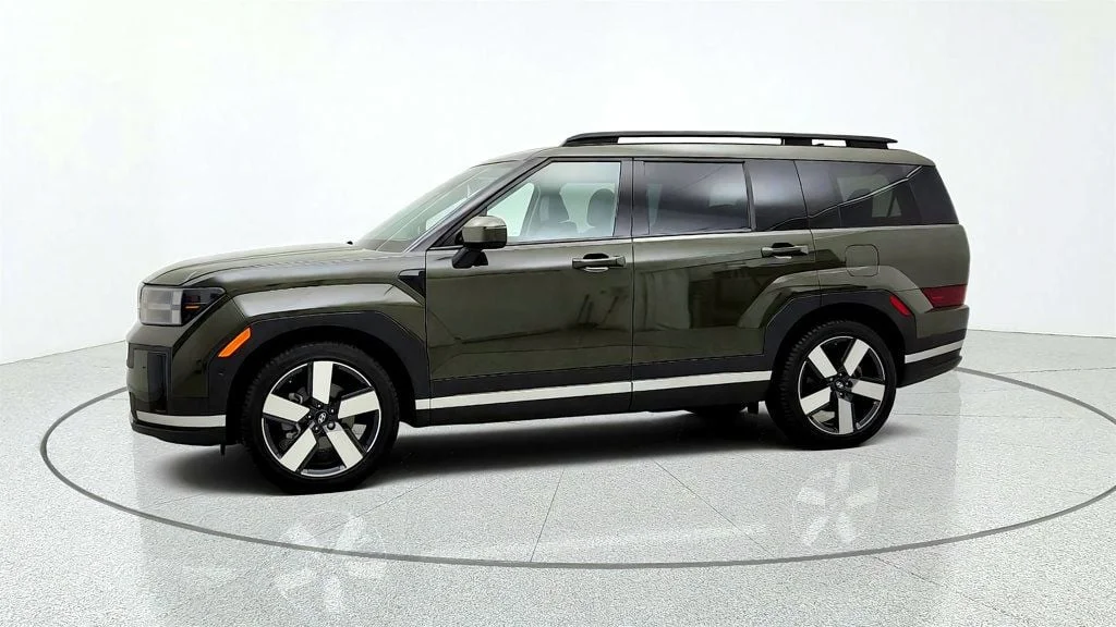 Used 2024 Rockwood Green Hyundai Limited FWD image 8