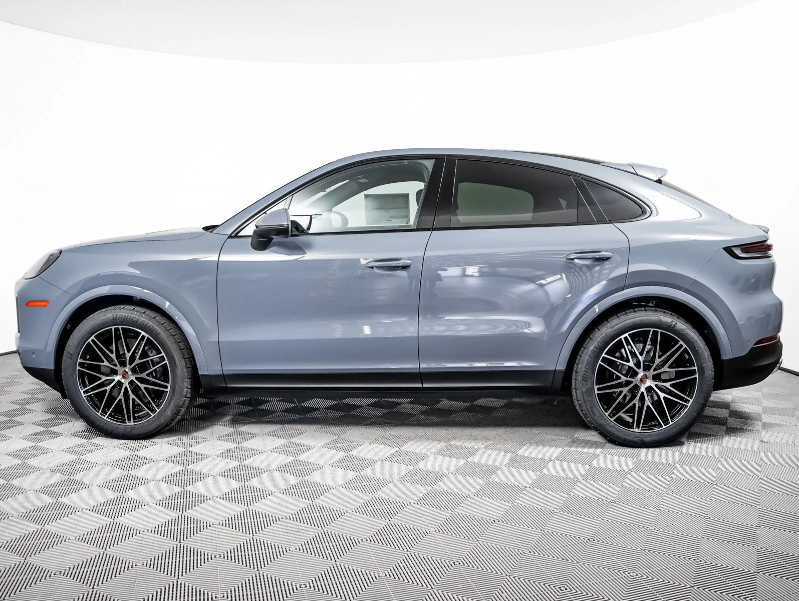 New 2026 ARCTIC GREY Porsche Coupe image 2