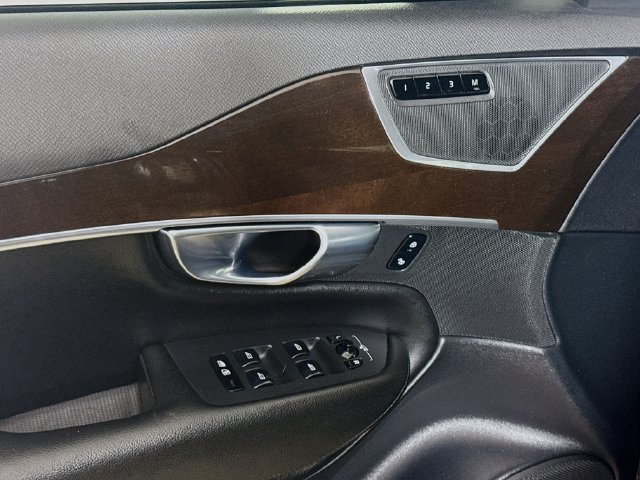 Used 2019 Magic Blue Metallic Volvo Momentum image 20