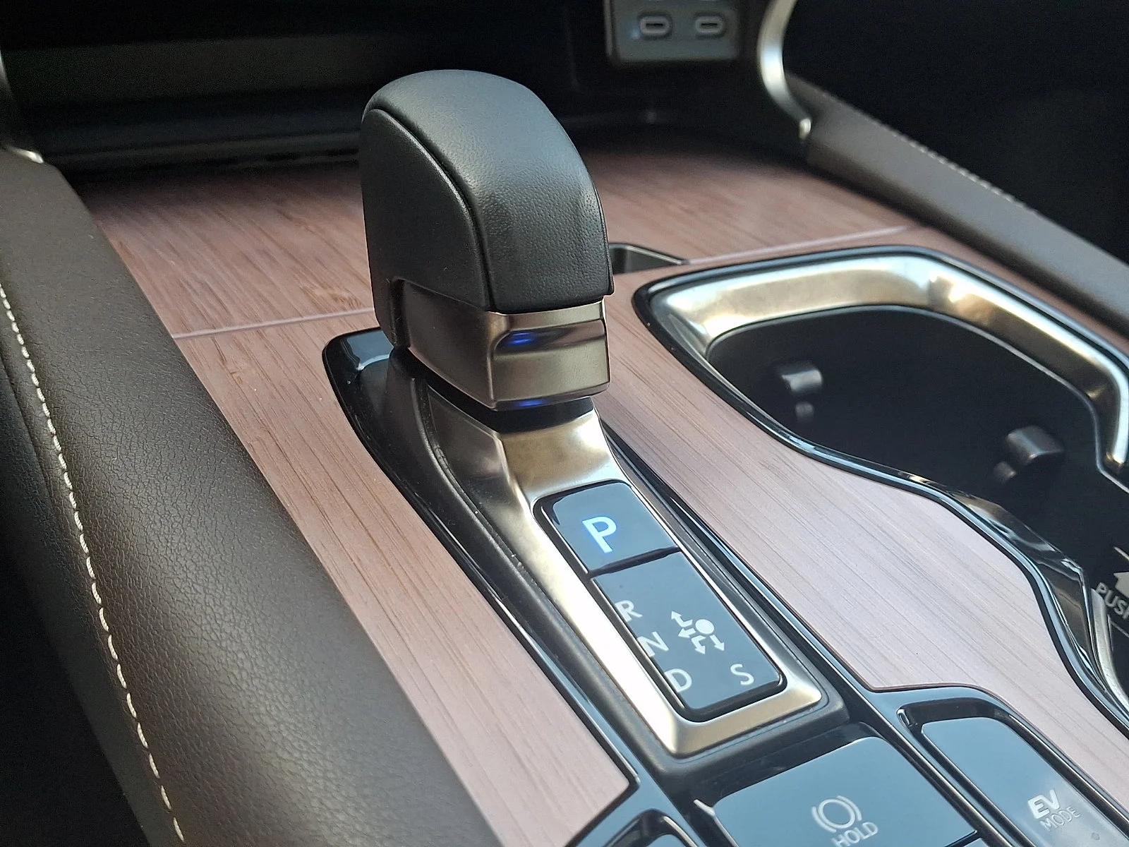 Certified Used 2023 MATADOR RED MICA Lexus  image 15