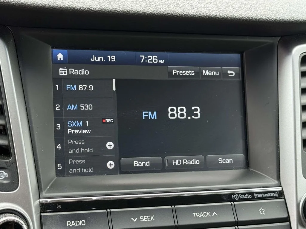 Used 2018 White Hyundai Value image 3
