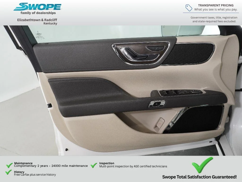 Used 2017 White Platinum Tri-Coat Lincoln Select image 13