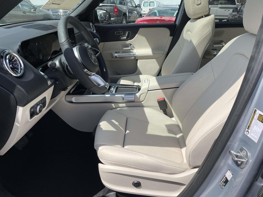 New 2026 Cirrus Silver Metallic Mercedes-Benz GLB 250 image 13