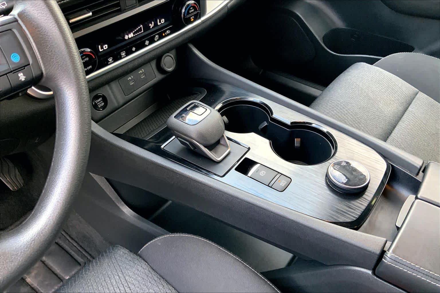 2024 Nissan Rogue SV - Photo 16
