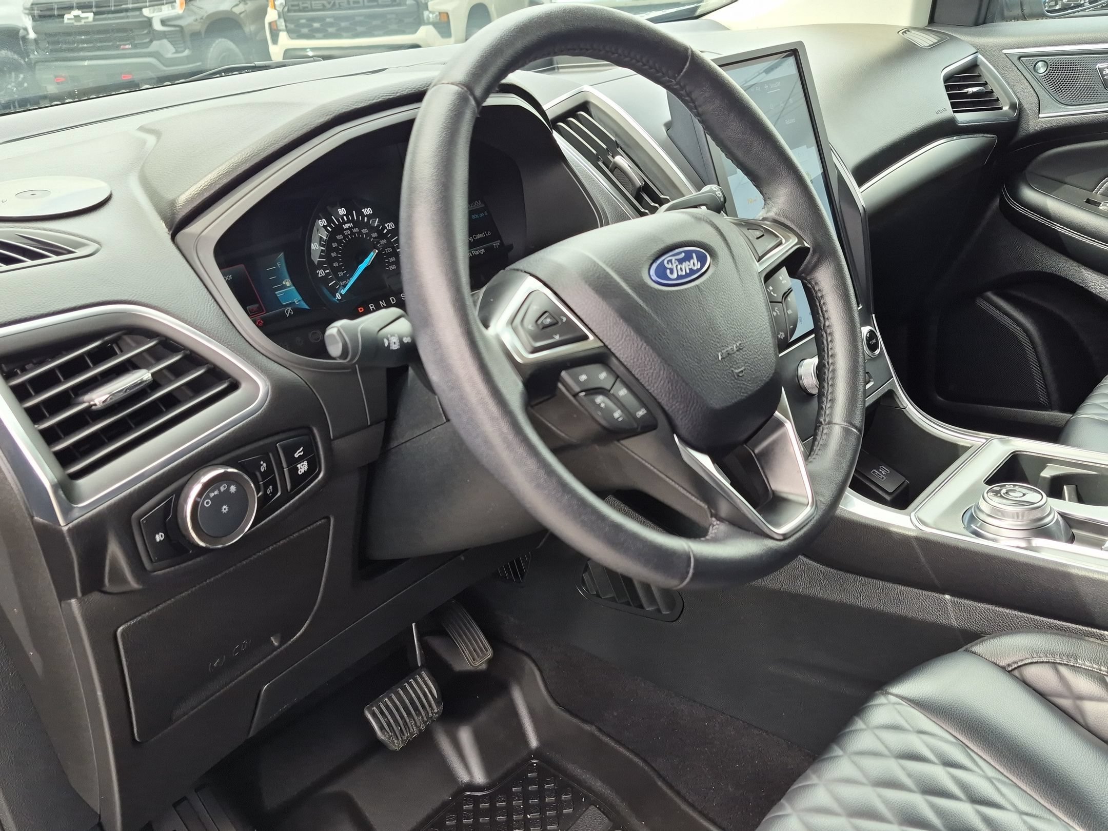 Used 2024  Ford Titanium image 16