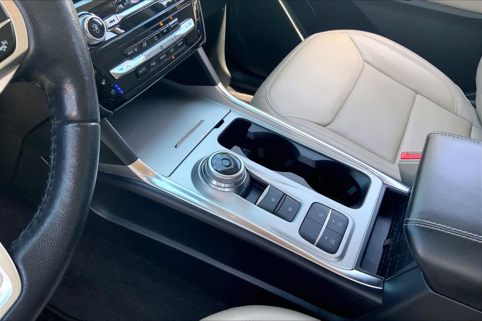 Used 2022 Star White Metallic Tri-Coat Ford Limited image 17