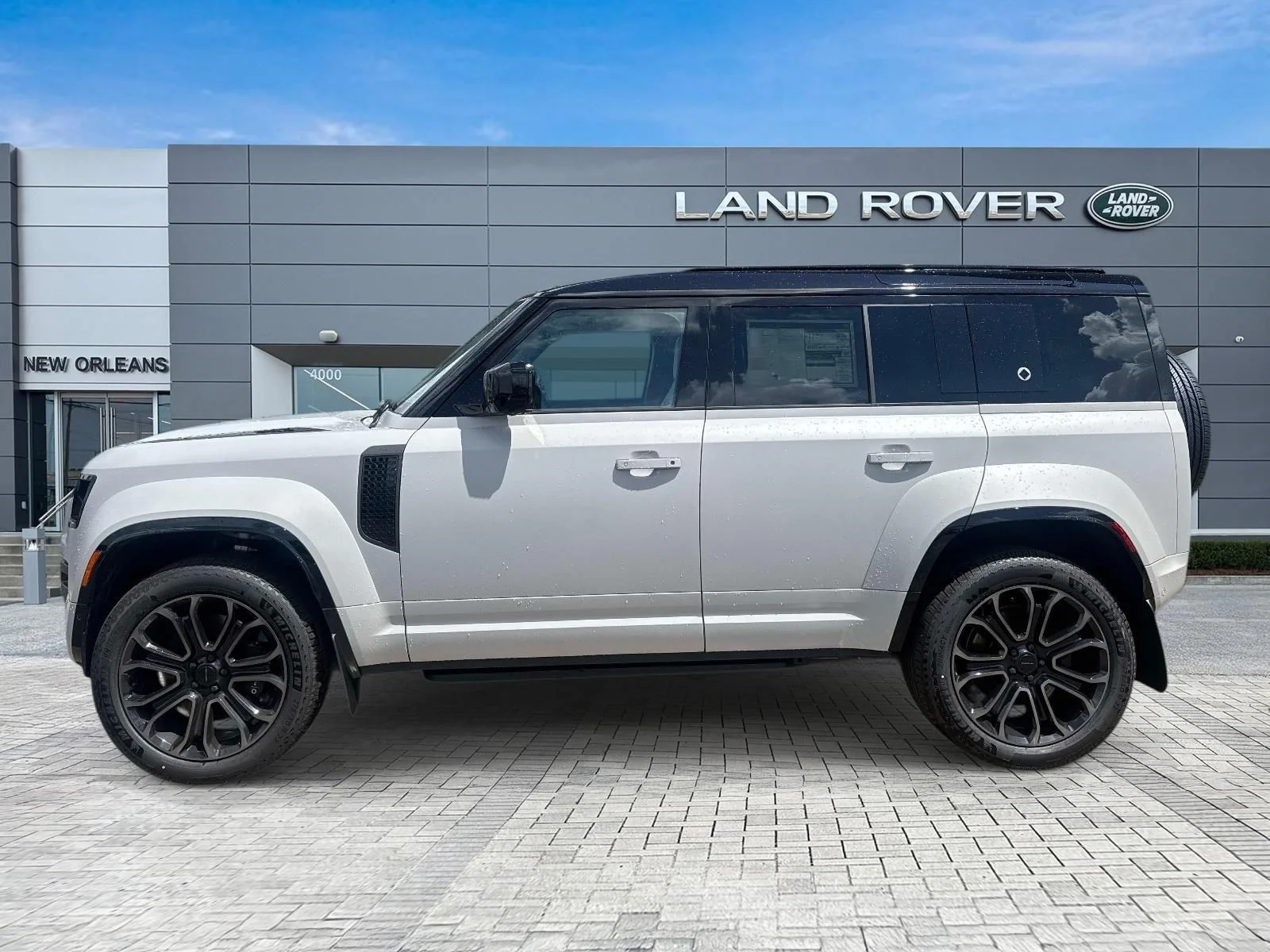 New 2026 Borasco Grey Land Rover OCTA image 2