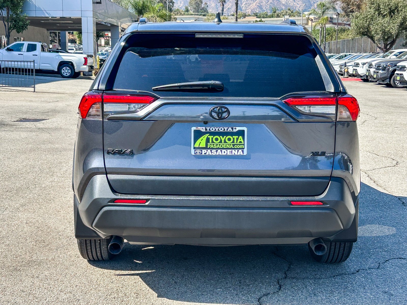 2025 Toyota RAV4 XLE - Photo 7