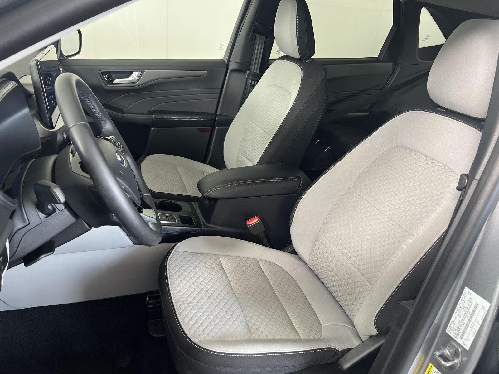 Used 2023 Iconic Silver Ford Active image 4
