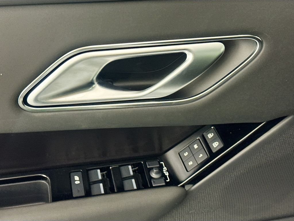 New 2026 Fuji White Land Rover Dynamic SE image 17
