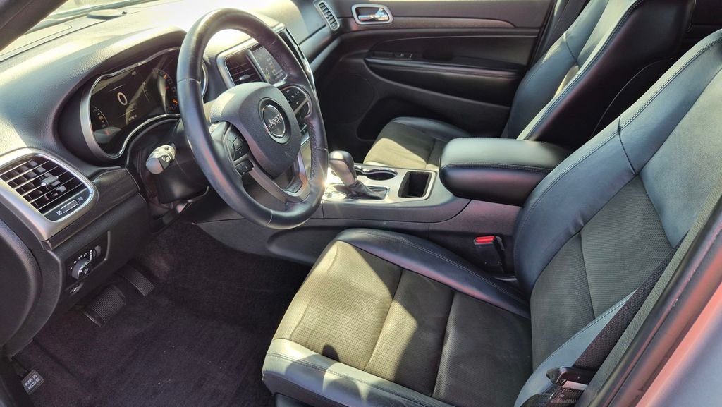 Certified Used 2018 Silver Jeep Altitude image 15