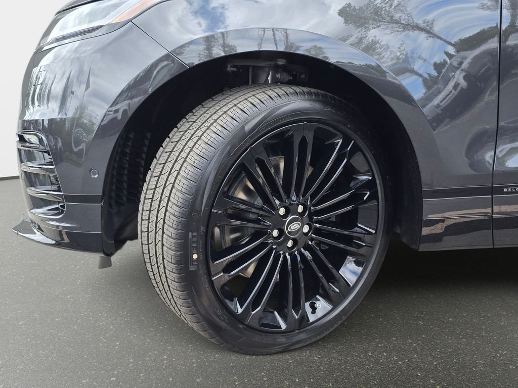 New 2026 Carpathian Grey LAND ROVER  image 34