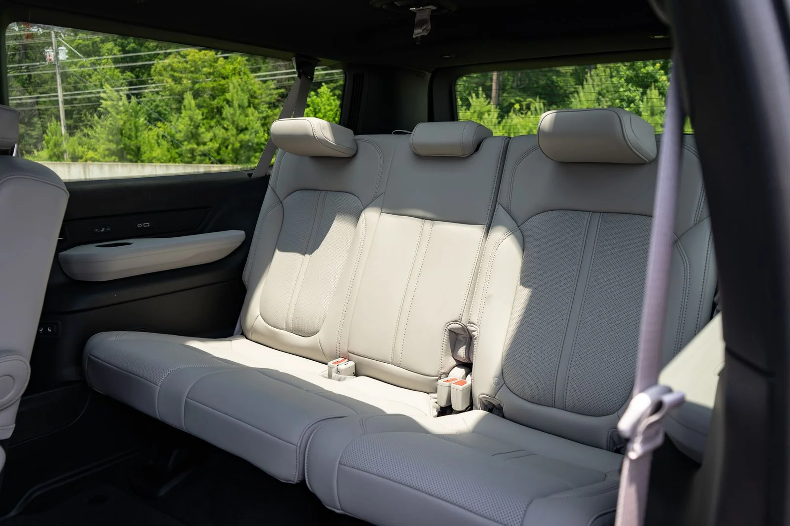 New 2026 Bright White Clear-Coat Exterior Paint Jeep  image 20