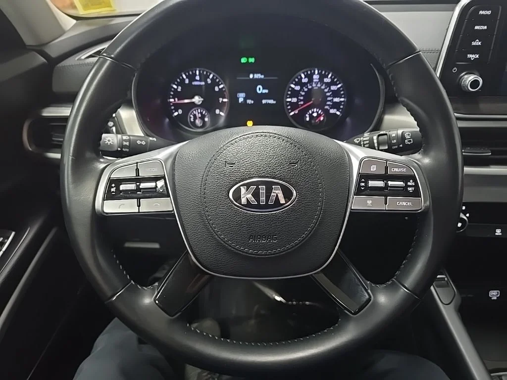Used 2020 Silver Kia S image 21