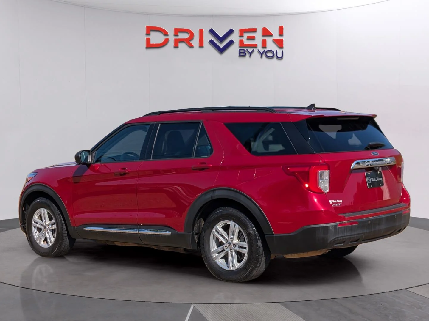 Used 2022 Rapid Red Metallic Tinted Clearcoat Ford XLT image 3