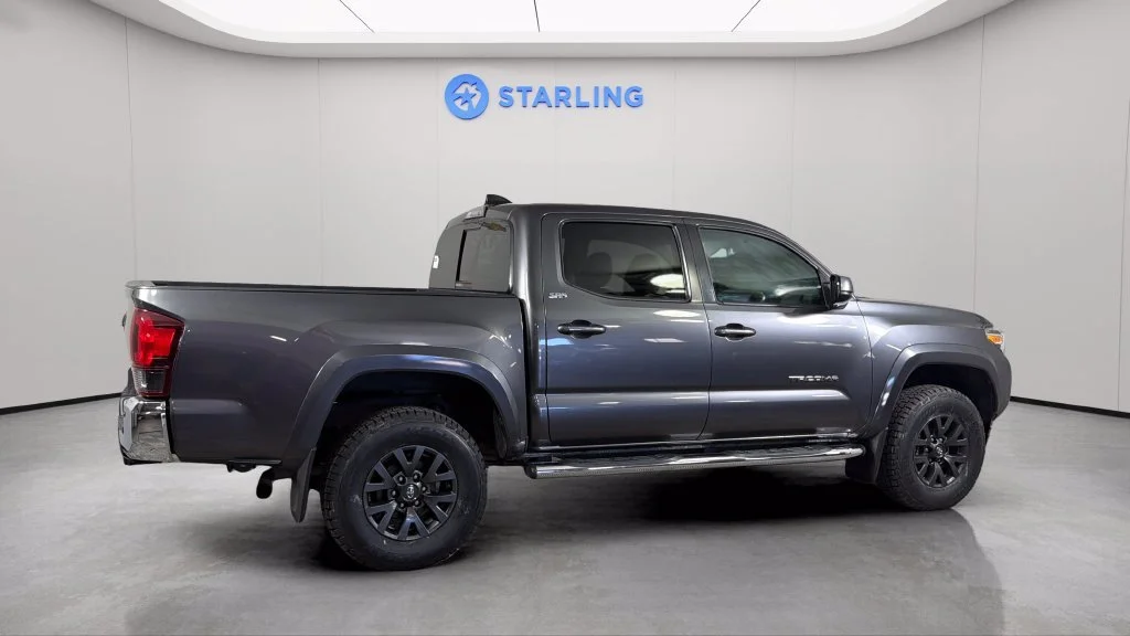 Used 2021  Toyota SR5 image 10