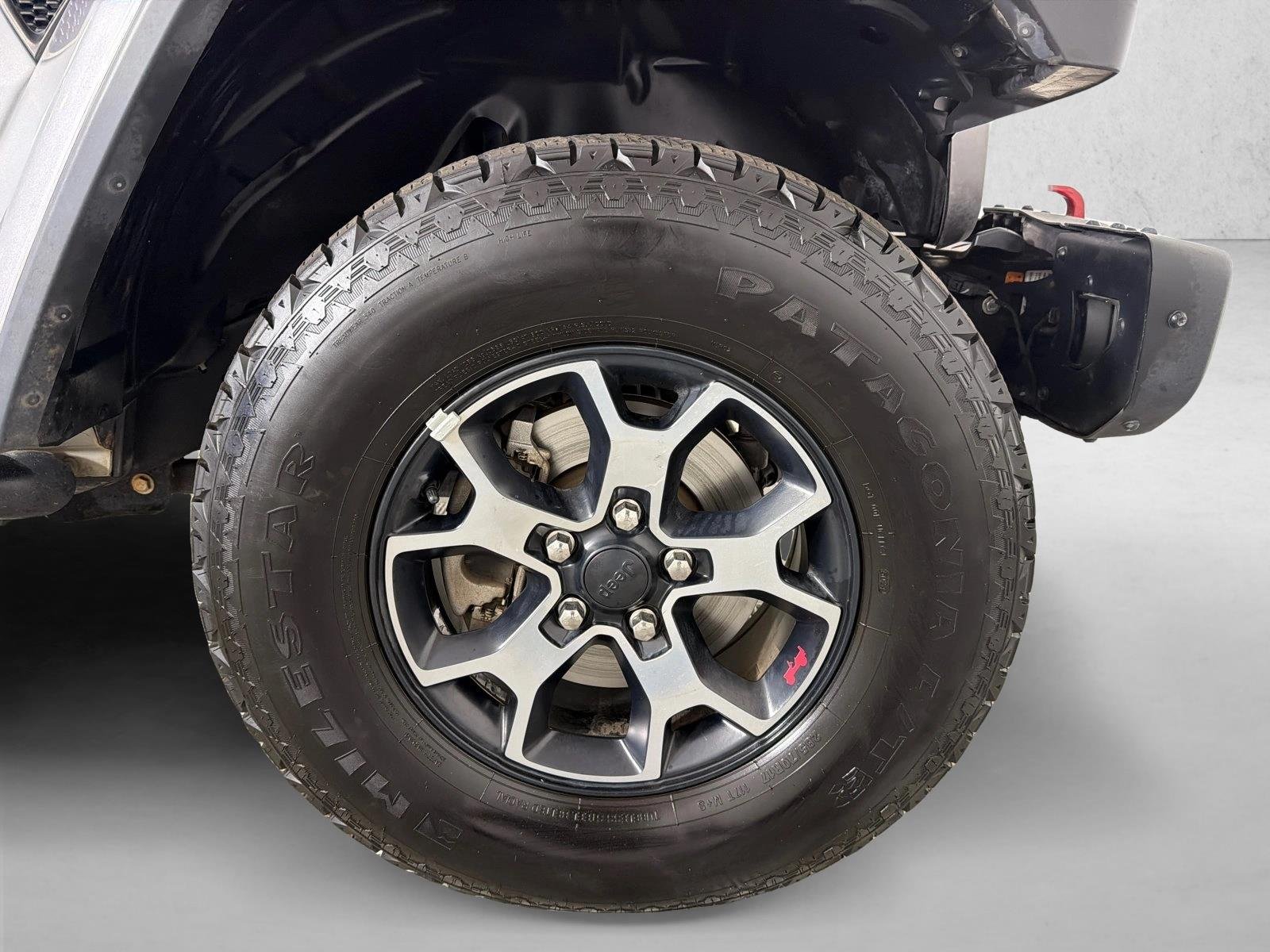 Used 2019 Billet Silver Metallic Clearcoat Jeep Rubicon image 13
