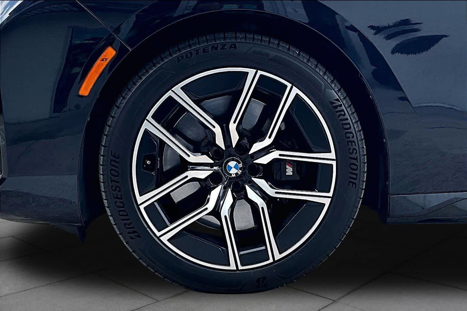 Used 2023 Carbon Black Metallic BMW 740i image 9