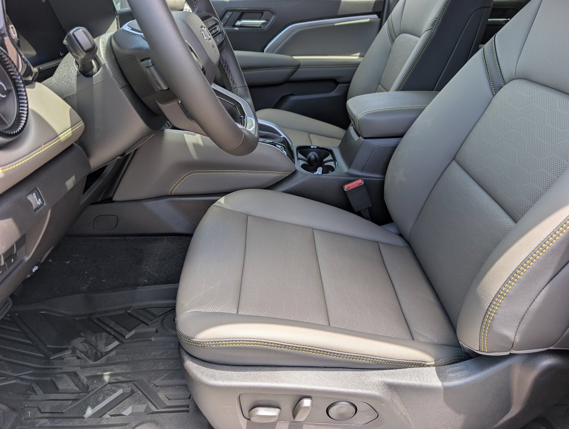 2026 Chevrolet Colorado ZR2 - Photo 18