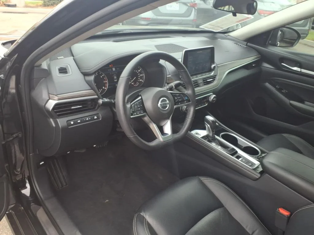 Certified Used 2022 Black Nissan 2.5 SL image 15