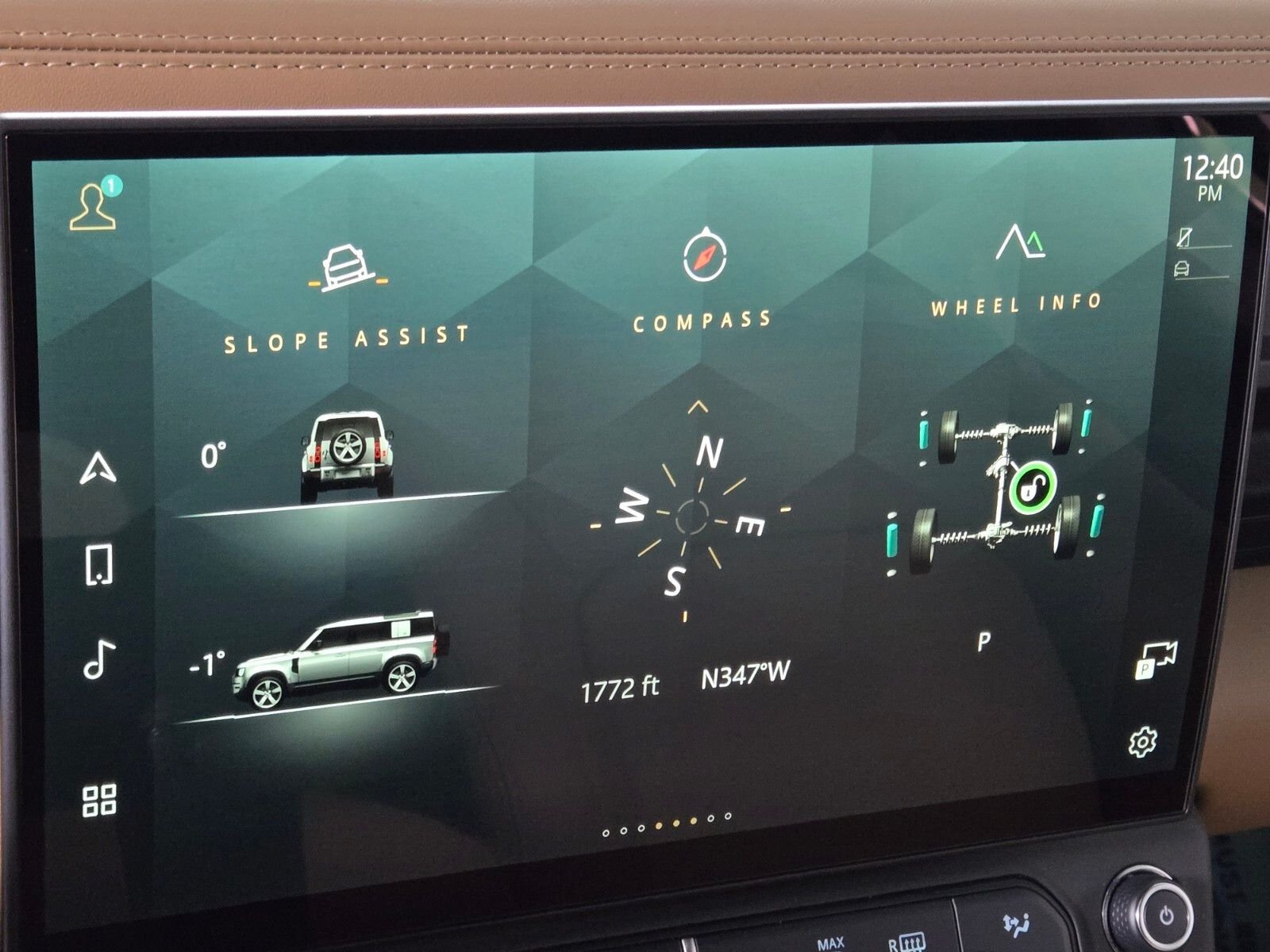 New 2026 Woolstone Green Land Rover X-Dynamic SE image 31