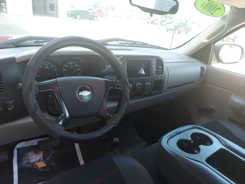 Used 2007 Red Chevrolet Work Truck image 17