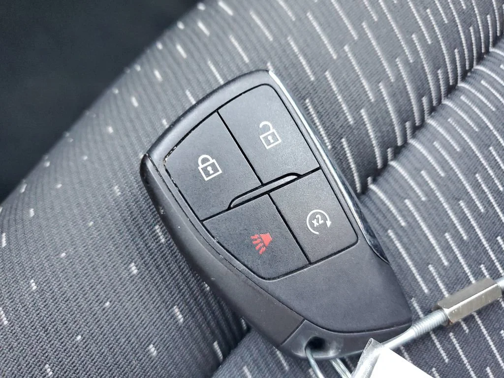 Used 2025 Mosaic Black Metallic Chevrolet LT image 27