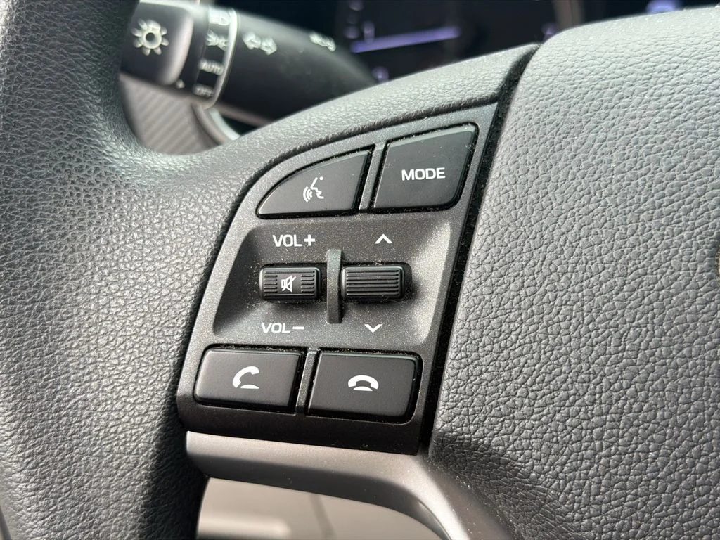 Used 2019 Silver Hyundai SE image 24