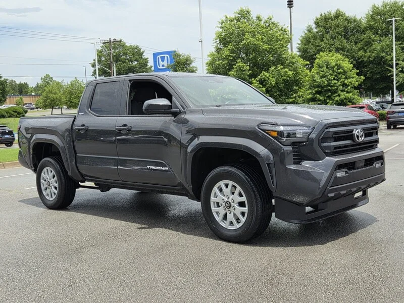 Used 2025 Underground TOYOTA SR5 image 4