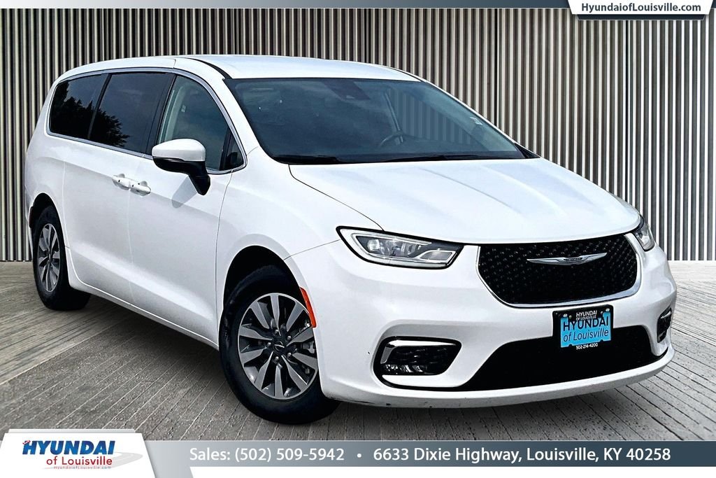 Used 2023 White Chrysler Touring L image 1
