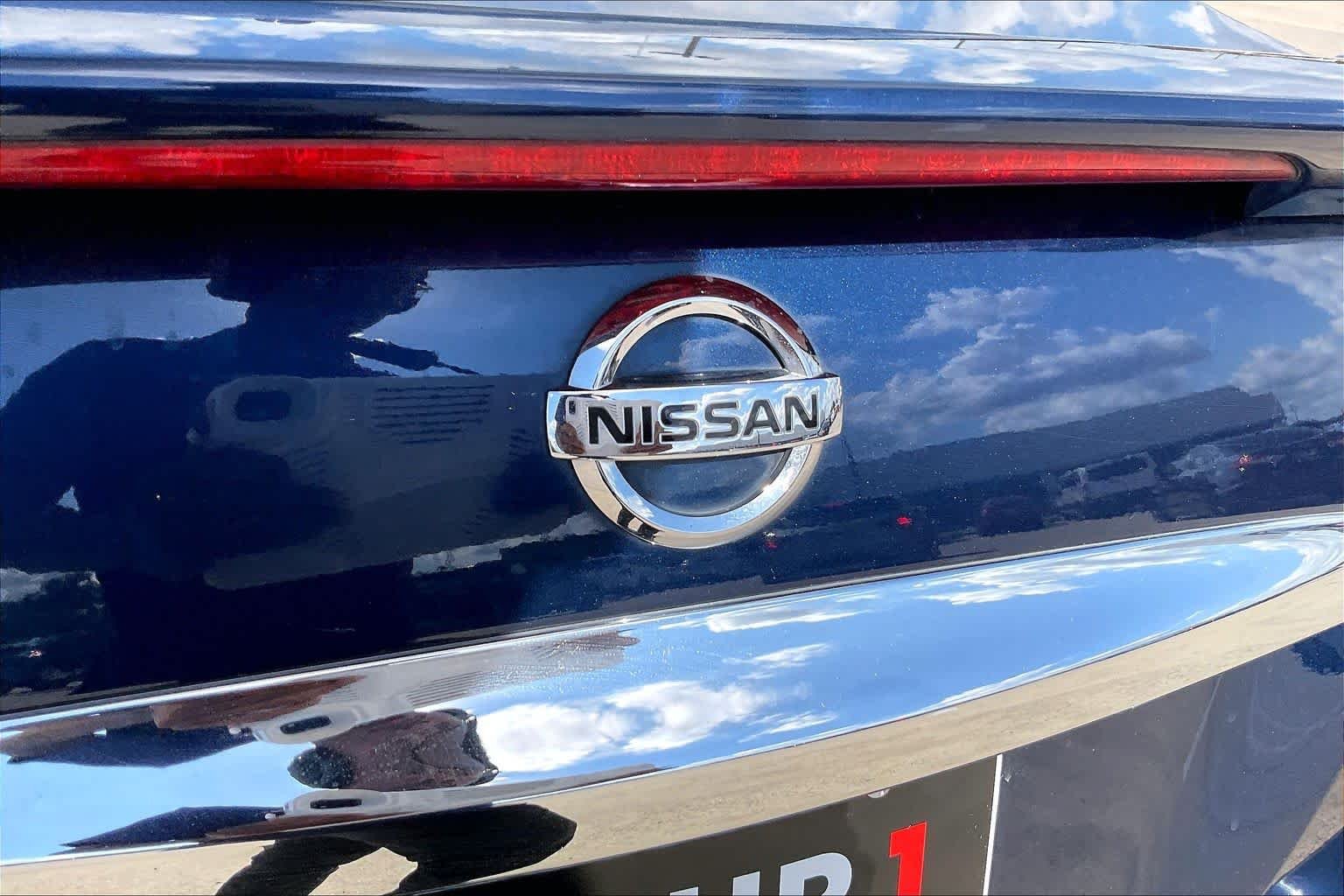 Used 2014 Navy Blue Metallic Nissan 3.5 SV w/Sport Pkg image 10