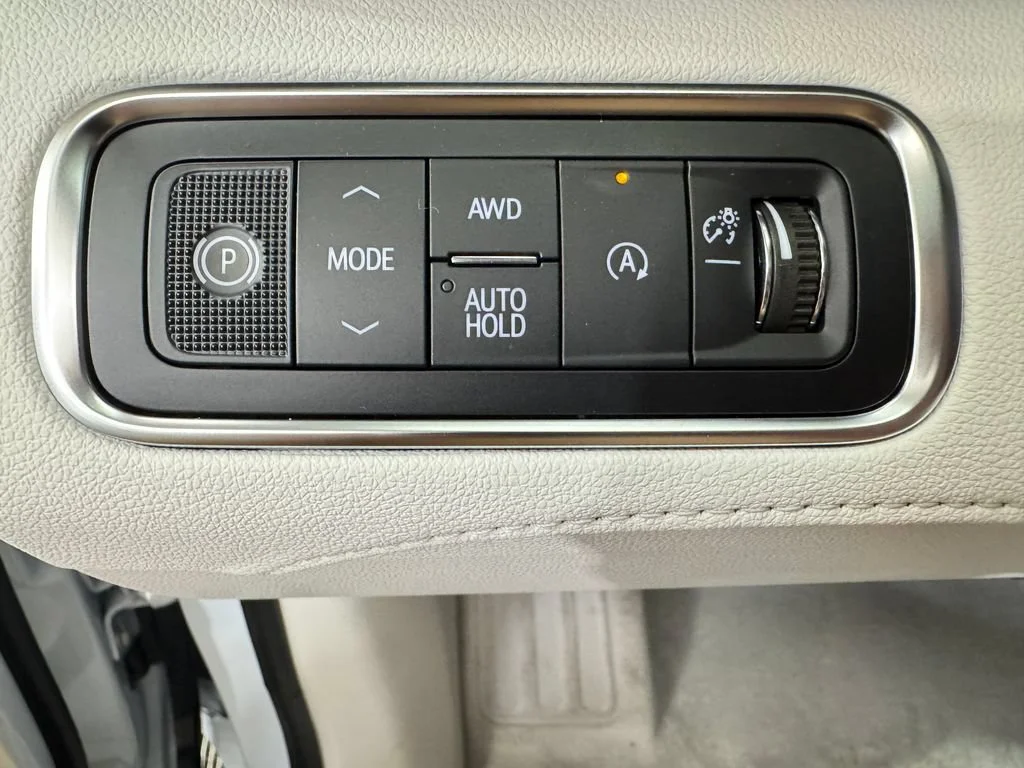 New 2027 Iridescent White Tricoat Buick Avenir image 22