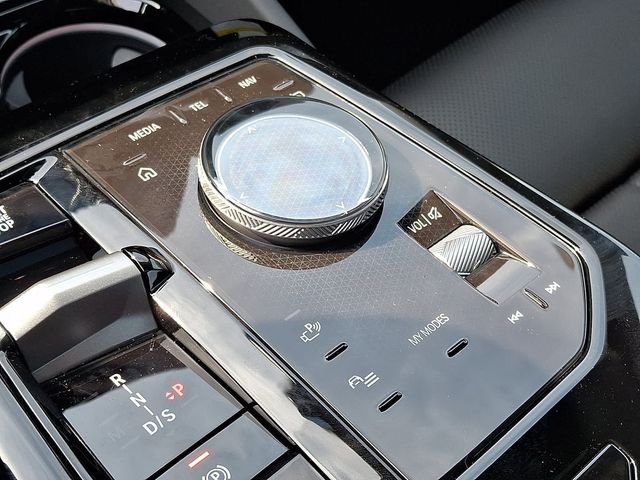 New 2027 Alpine White BMW 540i xDrive image 13