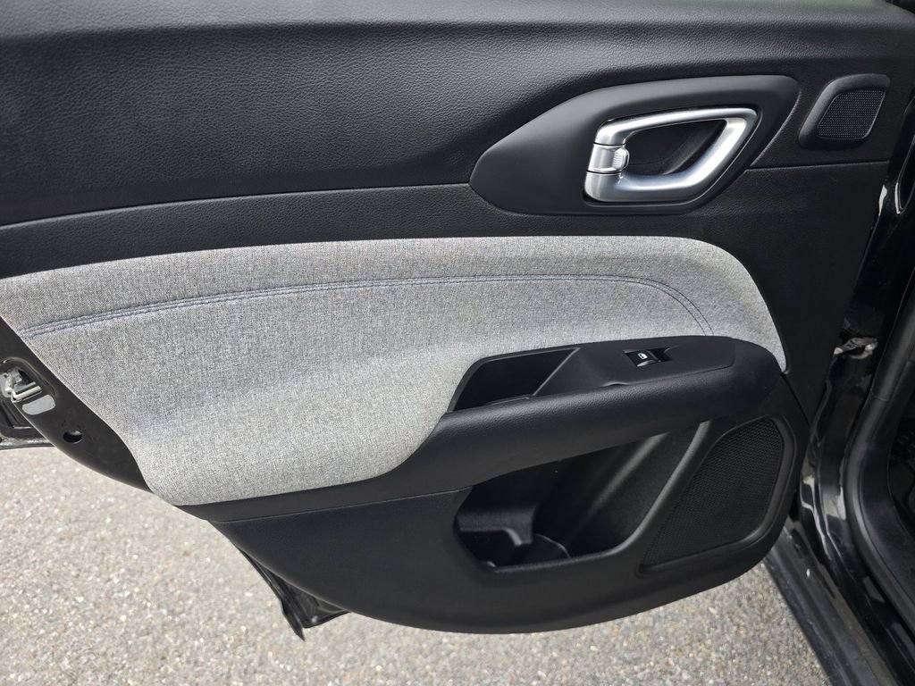 Used 2025 Black Jeep Latitude image 13