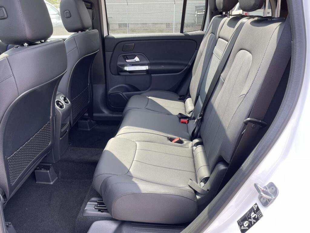 New 2026 Polar White Mercedes-Benz GLB 250 image 15