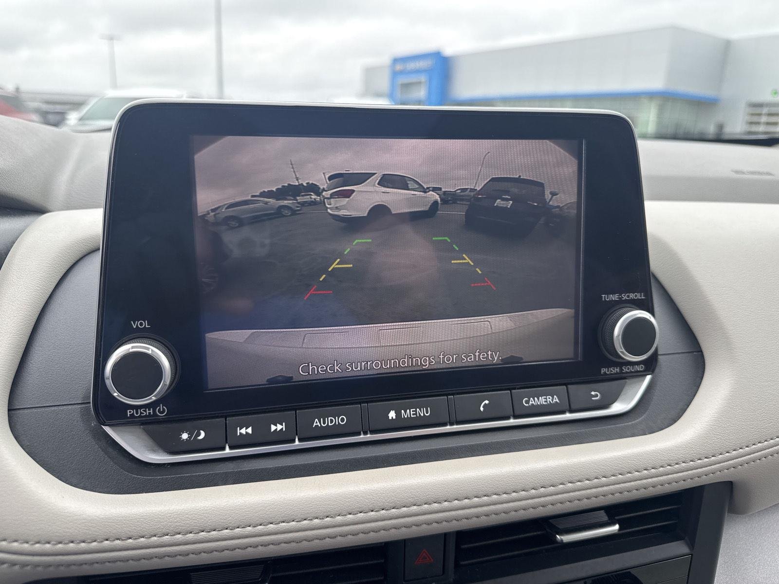 Used 2024 Everest White Pearl Nissan SV image 25