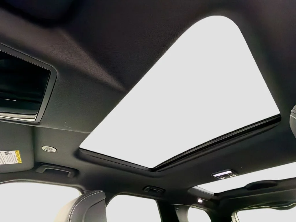 New 2026 Fuji White Land Rover S image 23