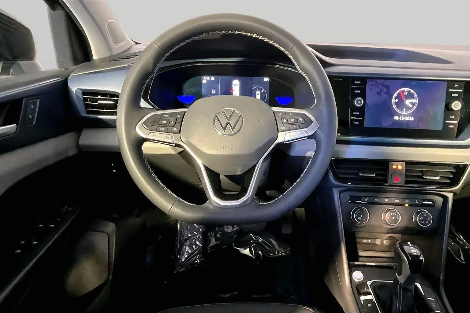 Used 2022 Deep Black Pearl Volkswagen SE image 6