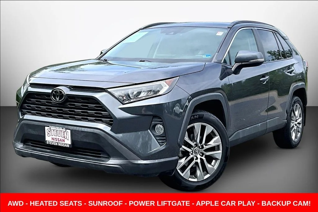 Used 2020 Gray Toyota XLE Premium image 3