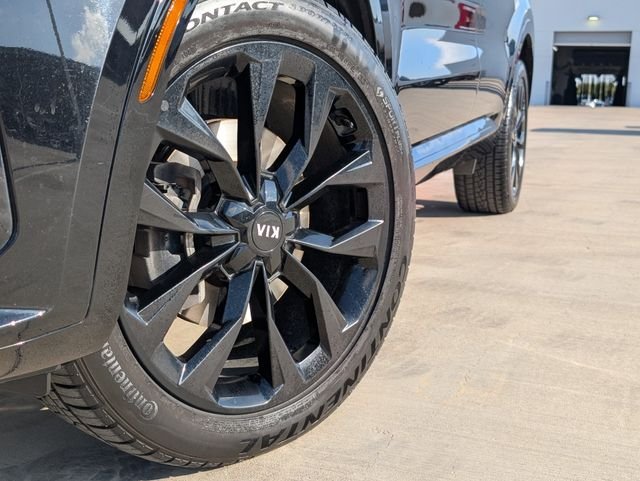 Used 2021 Black Kia SX image 2