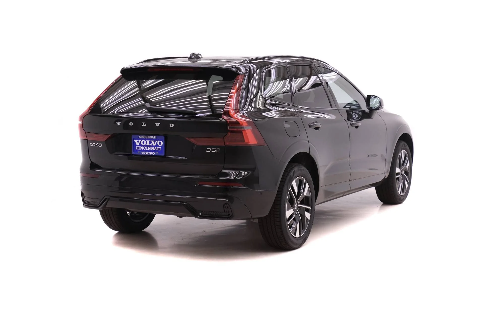New 2026 Onyx Black Volvo Plus image 4