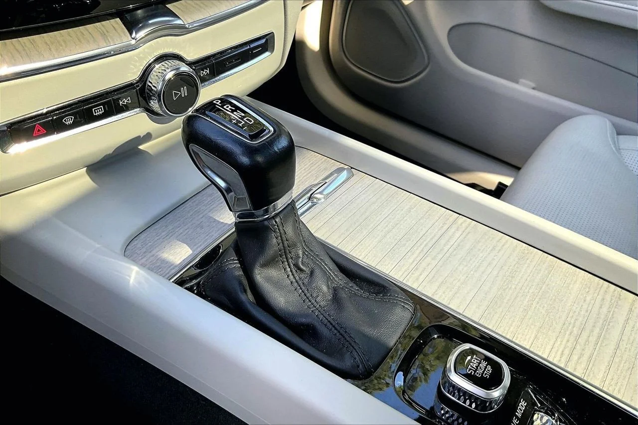 Used 2021 Blue Volvo T5 Inscription image 31