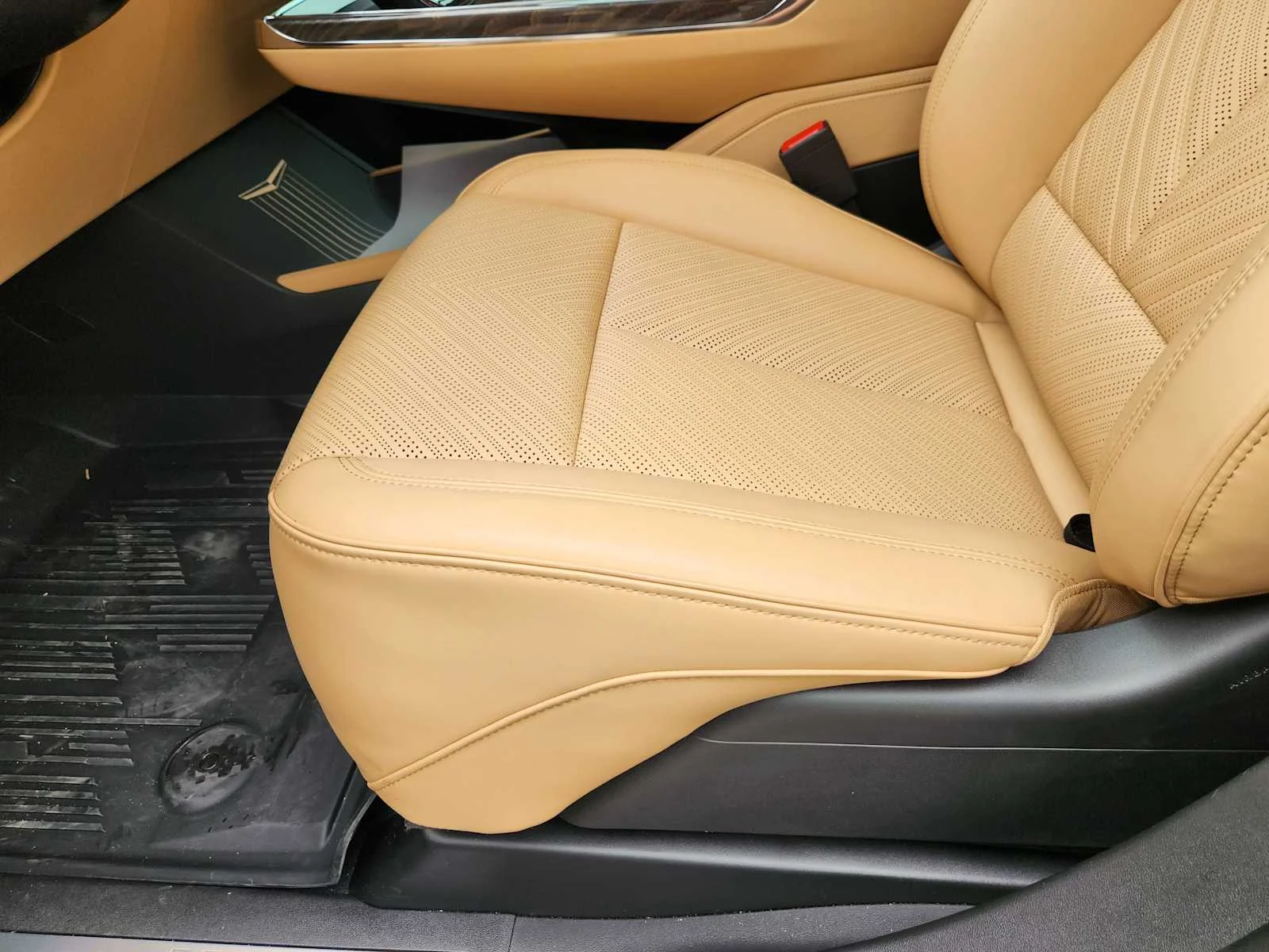 New 2026 Luna Metallic Cadillac Premium Luxury image 16