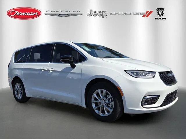 2026 Chrysler Pacifica Limited's photo