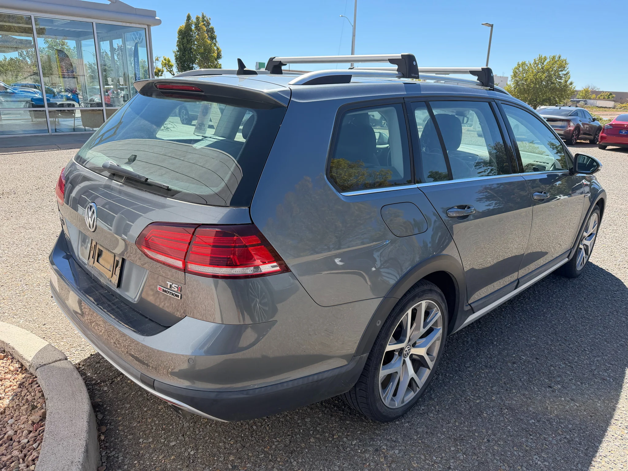 Used 2018 Platinum Gray Metallic Volkswagen 1.8T SEL 4MOTION image 17
