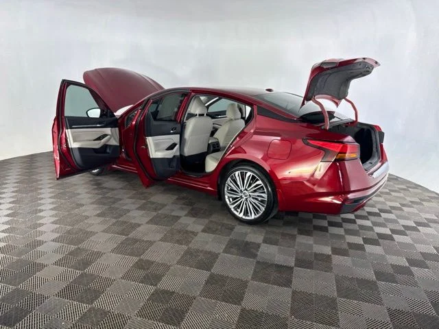 Used 2023 Red Nissan 2.5 SL image 14