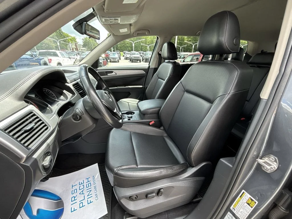 Used 2018 Gray Volkswagen 3.6L V6 SE image 13