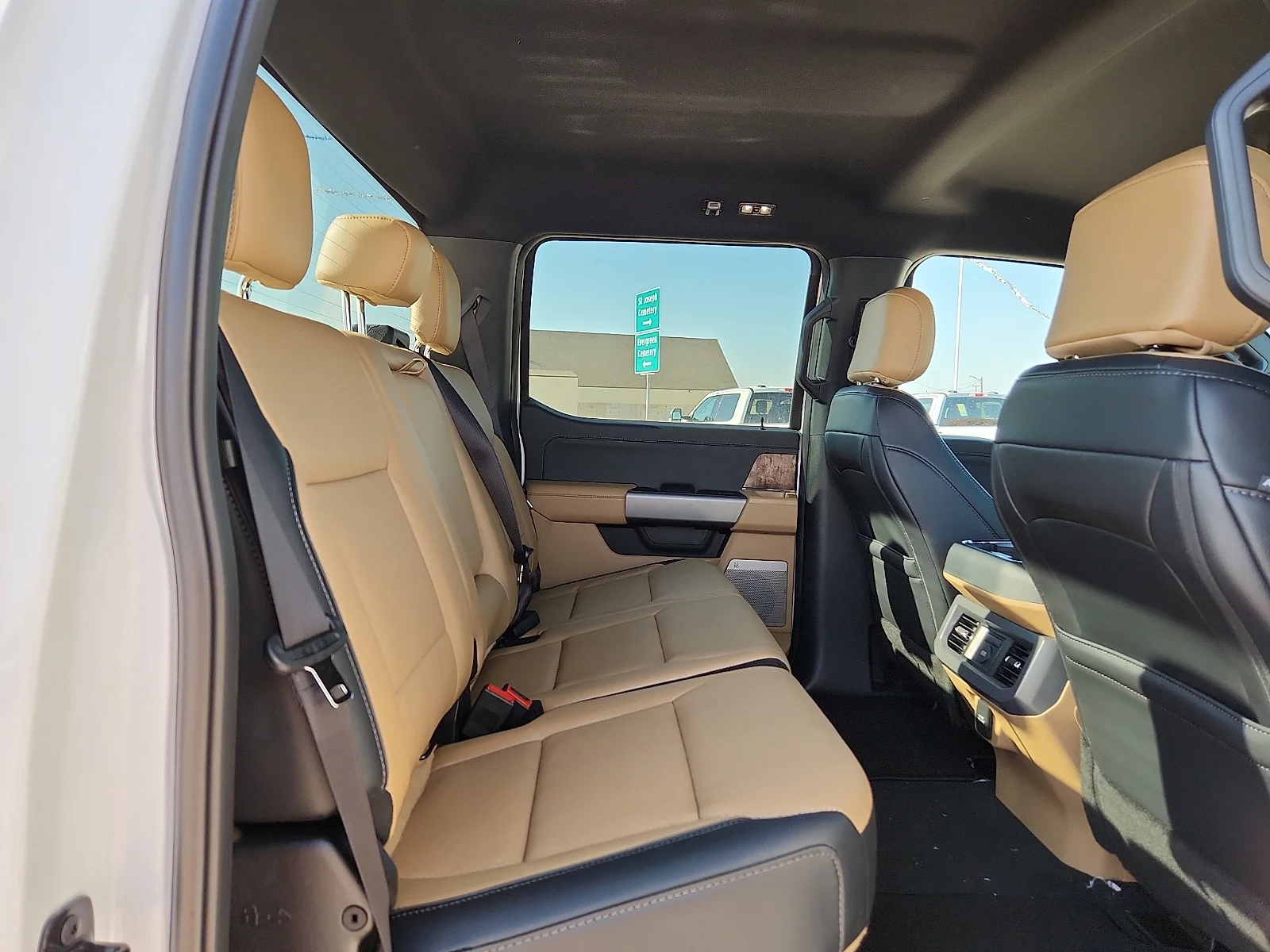 New 2026 Oxford White Ford Lariat image 19
