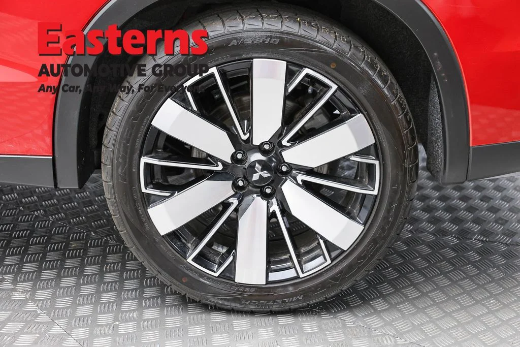 Used 2025 Red Mitsubishi SE image 8